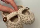 Crochet baby shoe