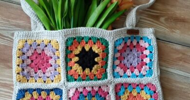 Tuscan tile crochet bag